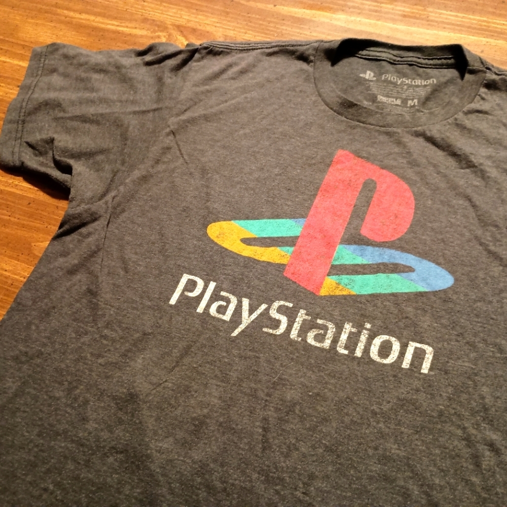 PLAYSTATION LOGO T-SHIRT - Medium // Retro video game tee shirt brand graphic
